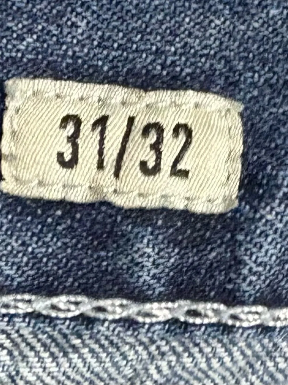 Ariat Men's Straight Jeans in Distressed Blue Wash - Picture 4 of 4